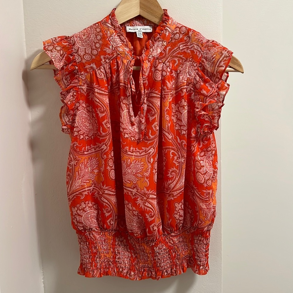 Beautiful orange and pink paisley sleeveless top with ruching, V neck and tie!